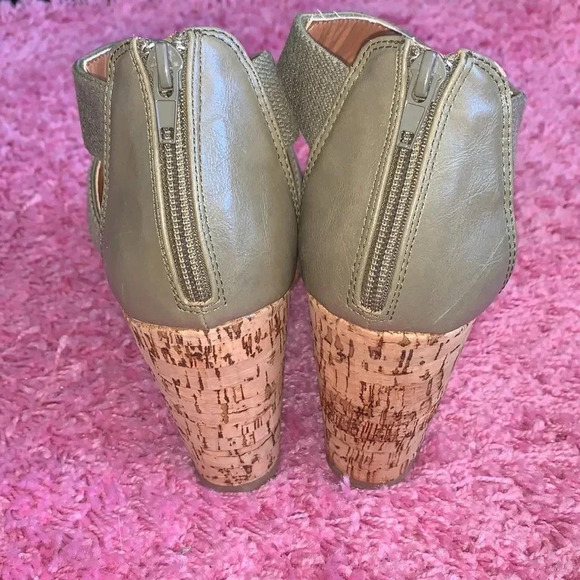 NY & Co Green Espadrille Wedges - Picture 4 of 5